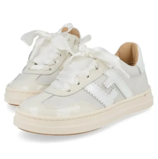 sneakers beige