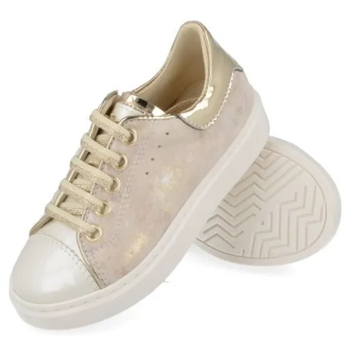 sneakers beige