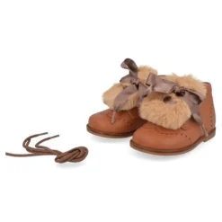 sneakers cognac