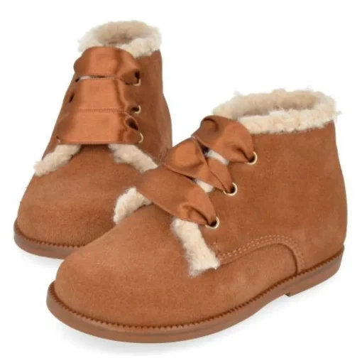 sneakers cognac