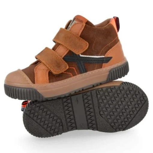 sneakers cognac