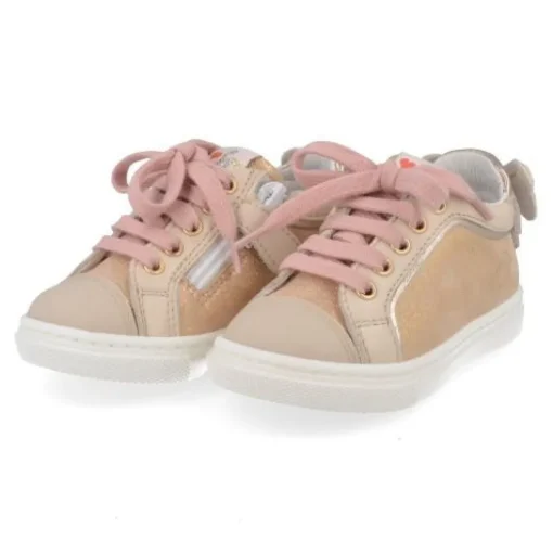 sneakers nude