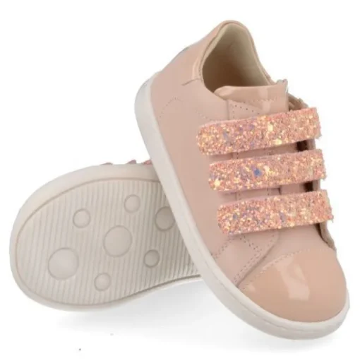 sneakers nude