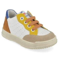 sneakers wit