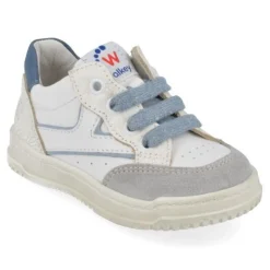 sneakers wit