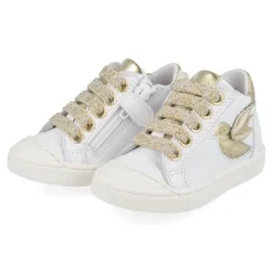 sneakers wit
