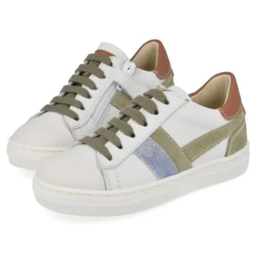 sneakers wit