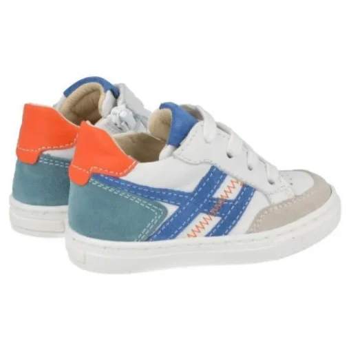 sneakers wit