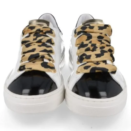 sneakers wit