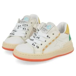 sneakers wit