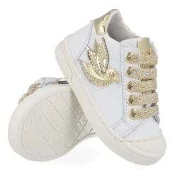 sneakers wit