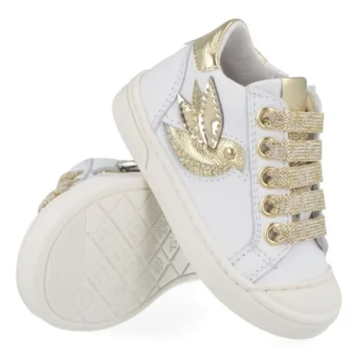 sneakers wit