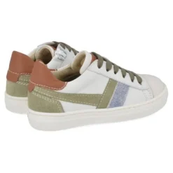 sneakers wit