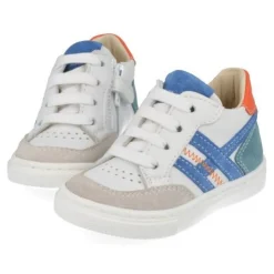 sneakers wit