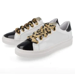 sneakers wit