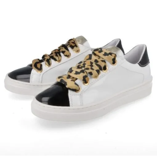 sneakers wit
