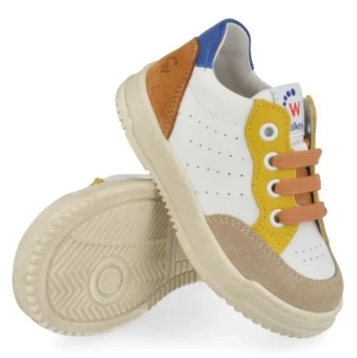 sneakers wit