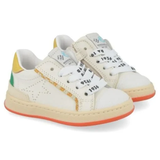 sneakers wit