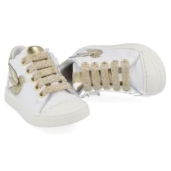 sneakers wit