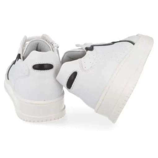 sneakers wit