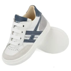 sneakers wit