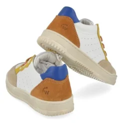 sneakers wit
