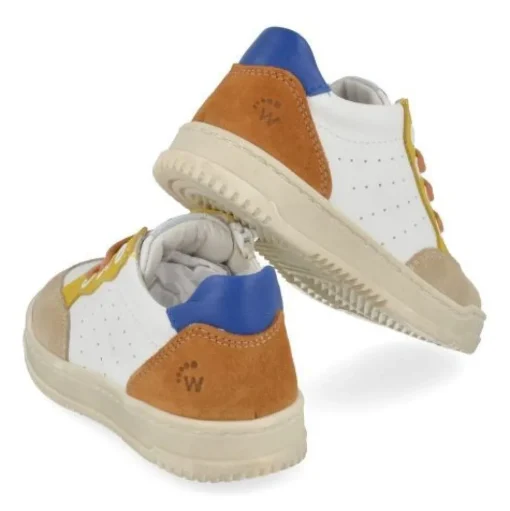 sneakers wit