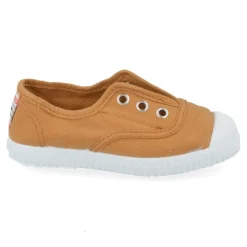 sport-en speelschoenen oker