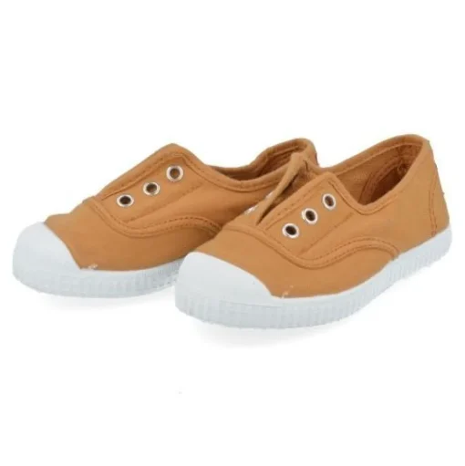 sport-en speelschoenen oker