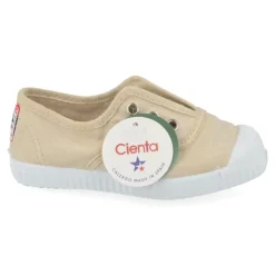 sport-en speelschoenen zand