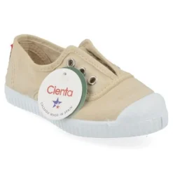 sport-en speelschoenen zand